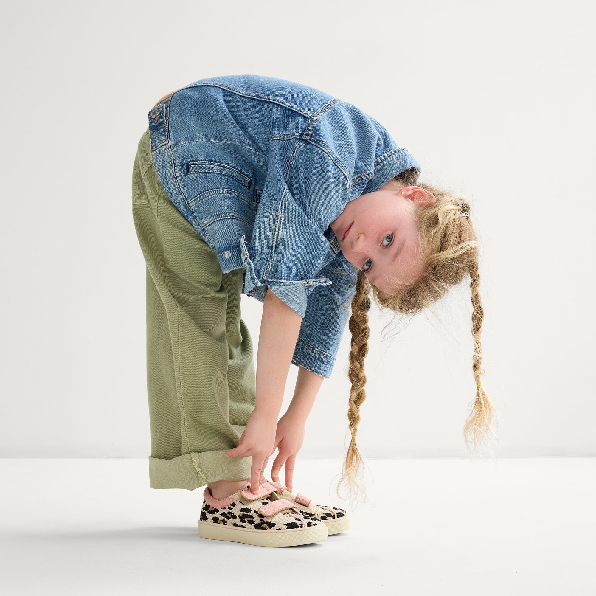 The Kids Strap Sneaker - Cat Blush - Image 3