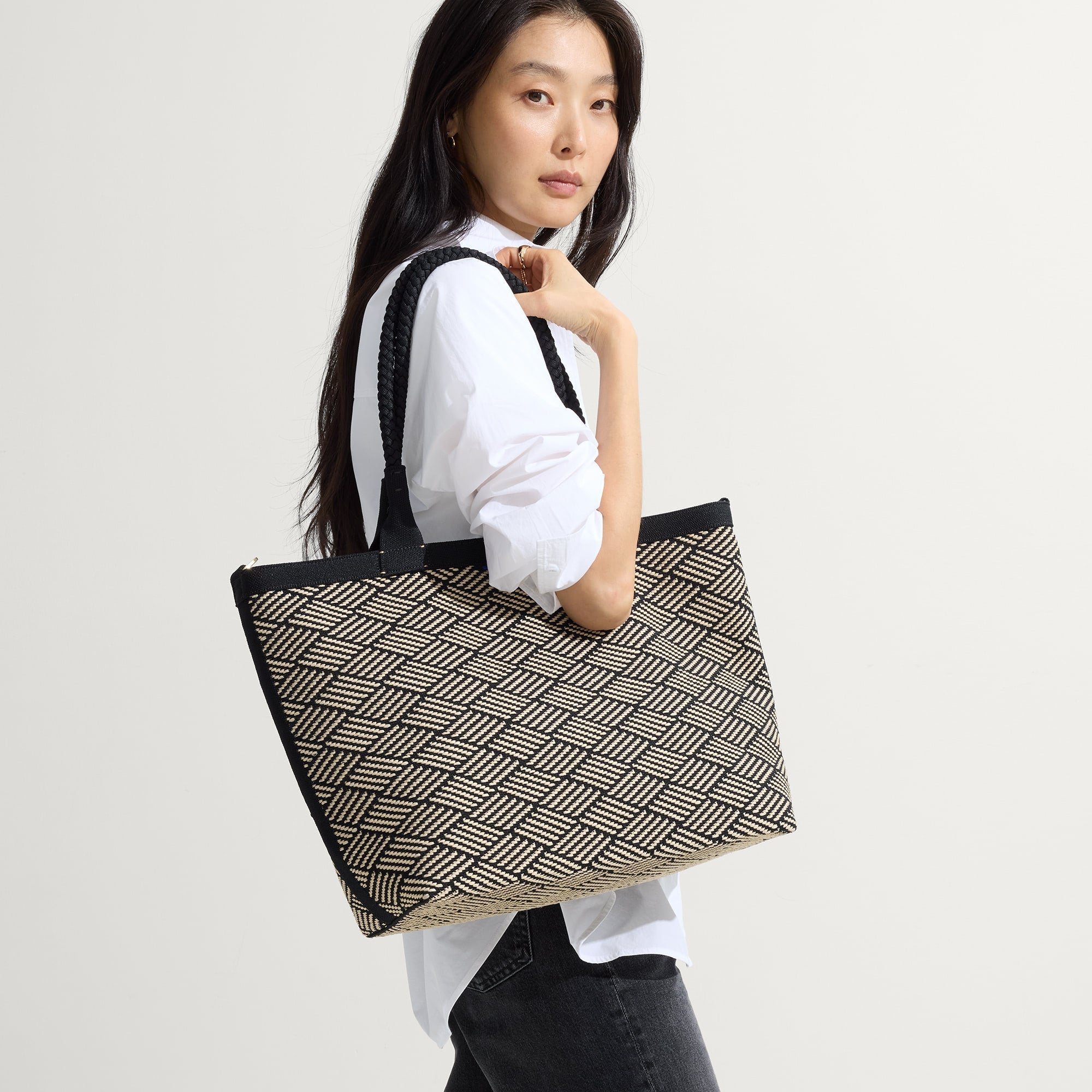The Lightweight Zip Tote - Polar Zig Zag - Image 3